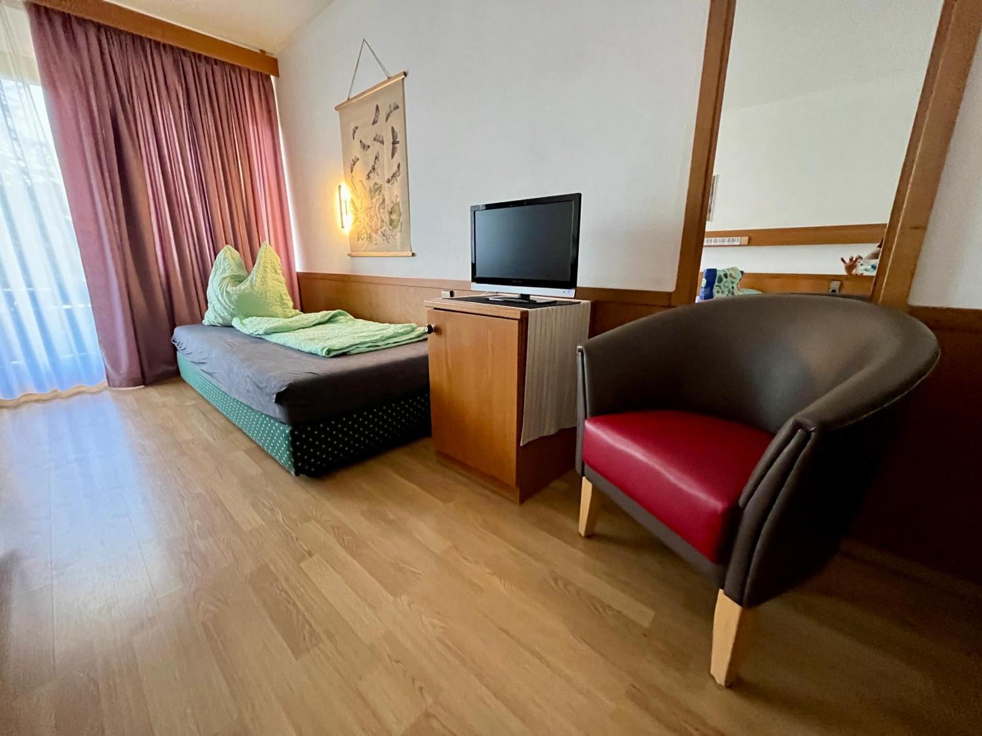 Goldener Hahn B&B Baiersbronn - Ferienwohnungen Mit Hotel Service Nahe Gartenschau Tal X Kamer foto