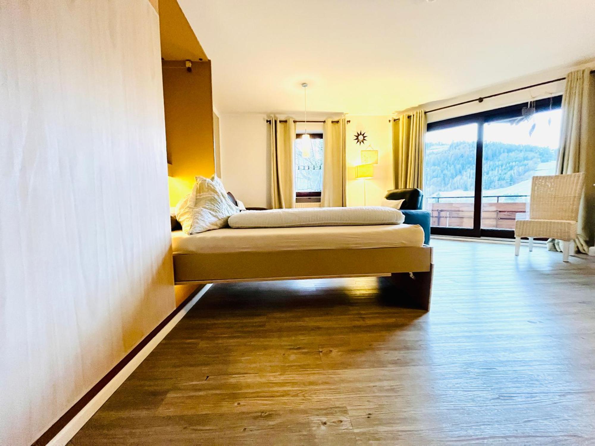 Goldener Hahn B&B Baiersbronn - Ferienwohnungen Mit Hotel Service Nahe Gartenschau Tal X Kamer foto