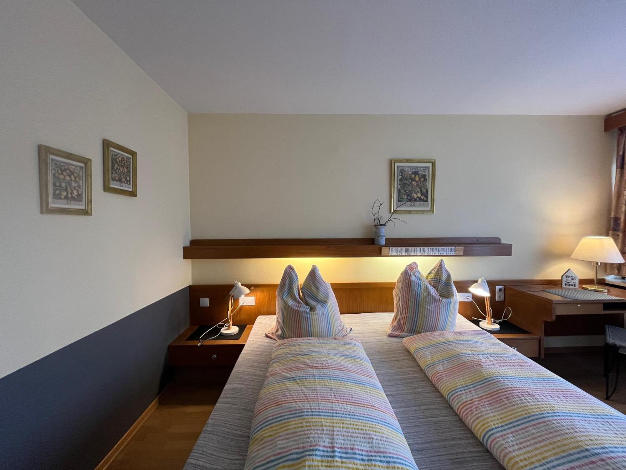 Goldener Hahn B&B Baiersbronn - Ferienwohnungen Mit Hotel Service Nahe Gartenschau Tal X Kamer foto