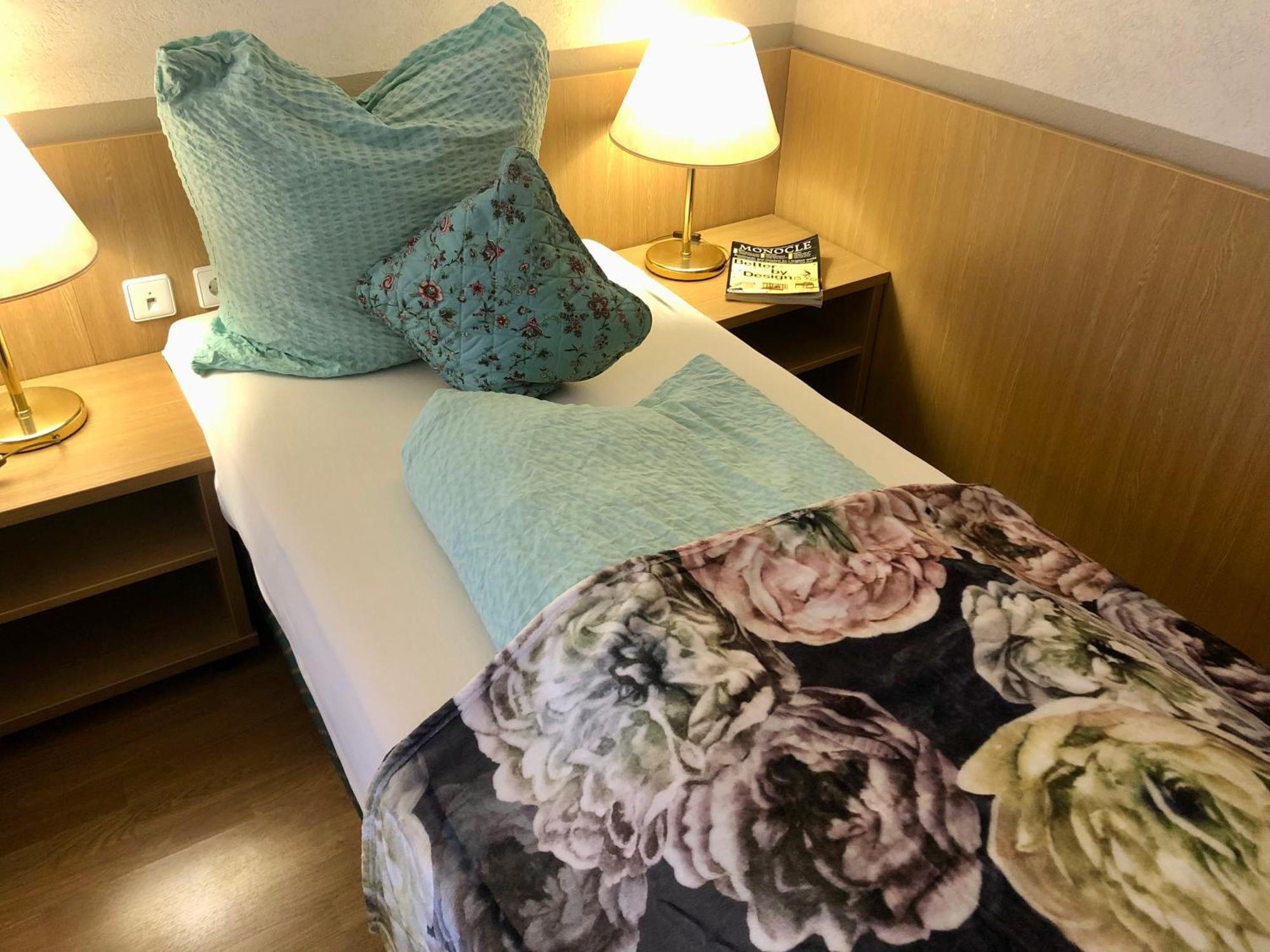 Goldener Hahn B&B Baiersbronn - Ferienwohnungen Mit Hotel Service Nahe Gartenschau Tal X Kamer foto